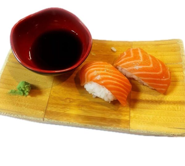 SUSHI DE SALMÓN (2 UNIDADES)
